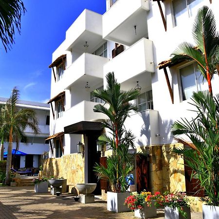 St.Lachlan Hotel & Suites Negombo Exterior photo