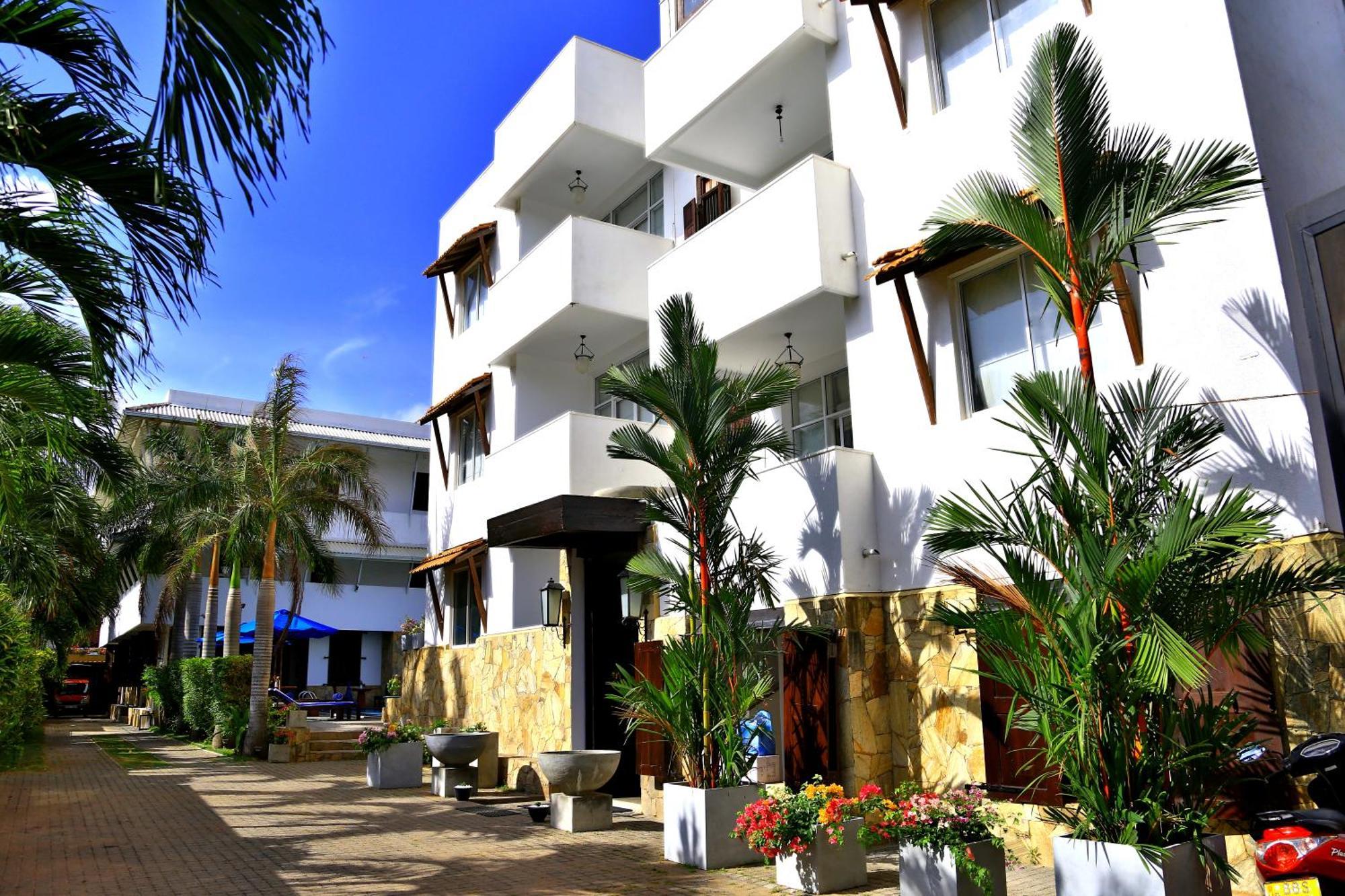 St.Lachlan Hotel & Suites Negombo Exterior photo
